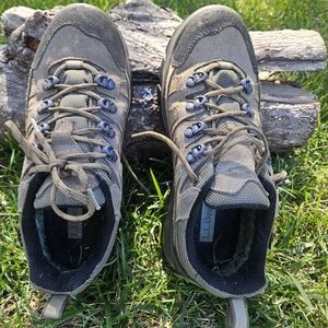 L.L. Bean Women's Athletic Shoes in Olive and Black